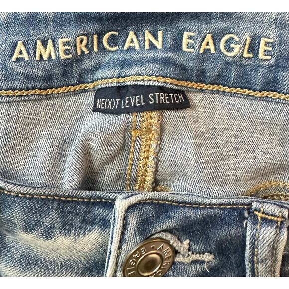 American Eagle Stretch Midi Jean Shorts Blue Denim Low-Rise Distressed Size 2 - Picture 6 of 8
